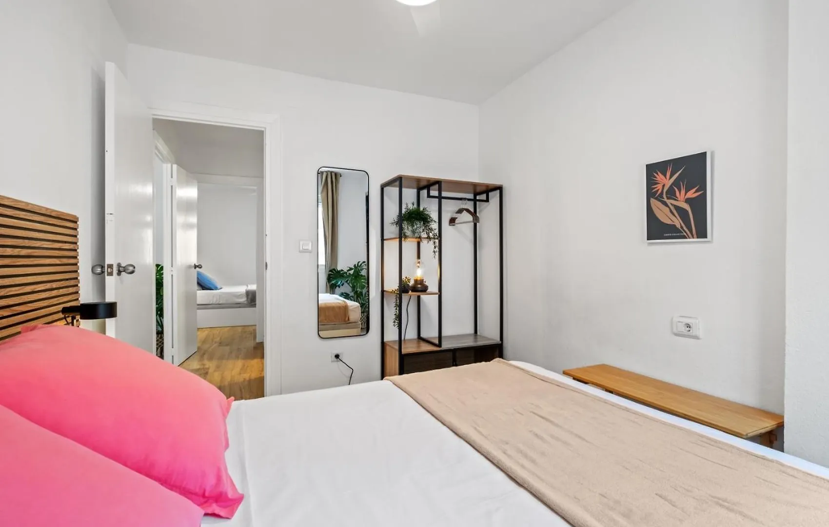 3 Dormitorios, 2 Banos Y Balcon Málaga 0*,  España