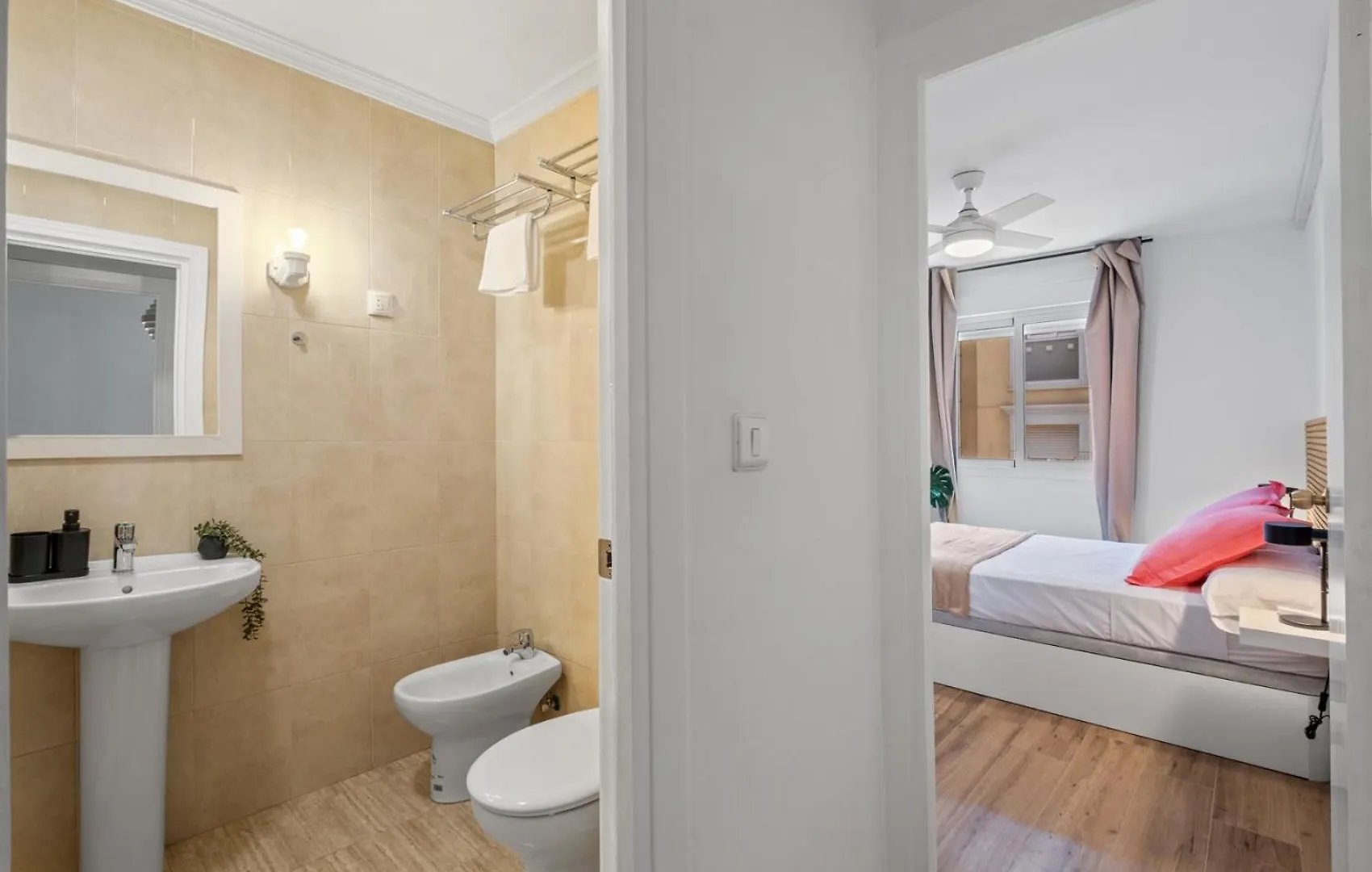 3 Dormitorios, 2 Banos Y Balcon Málaga Apartamento