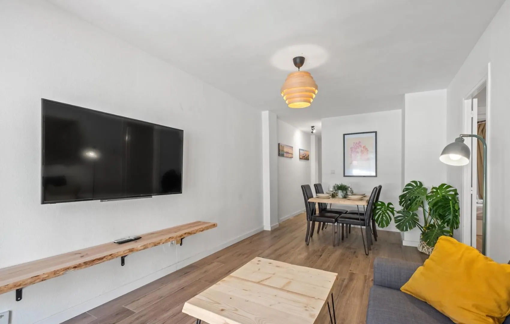 3 Dormitorios, 2 Banos Y Balcon Málaga Apartamento