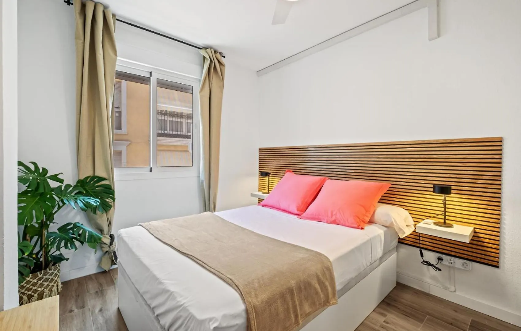 3 Dormitorios, 2 Banos Y Balcon Málaga Apartamento