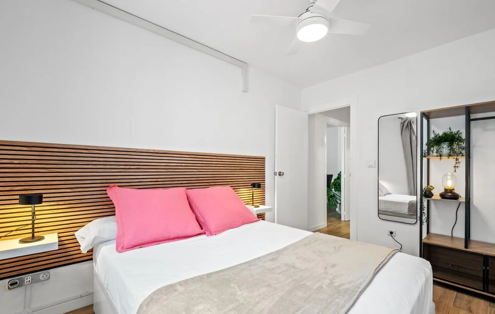 Apartment 3 Dormitorios, 2 Banos Y Balcon Malaga Spain
